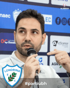 Paulo Assis sendo anunciado como novo Diretor Executivo do América-MG